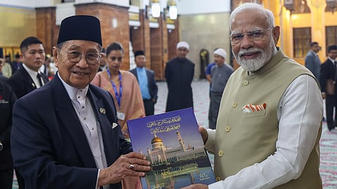 ब्रुनेई में उमर अली सैफुद्दीन मस्जिद पहुंचे पीएम मोदी