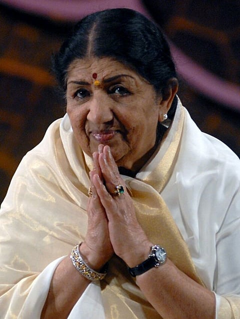 Why did Lata Mangeshkar faint while singing