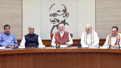 मोदी सरकार ने बुजुर्गों को दी सौगात, आयुष्मान भारत योजना के तहत फ्री में मिलेगा 5 लाख तक का मुफ्त इलाज