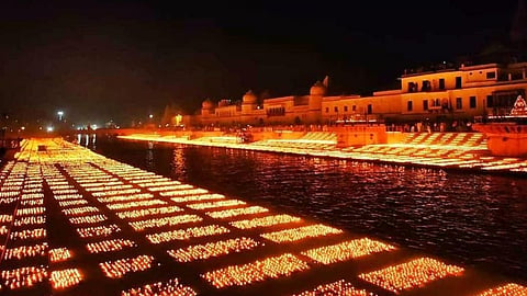 अयोध्या में आज दीपोत्सव कार्यक्रम से पहले रामायण प्रसंगों को दर्शाती झांकियों ने बिखेरी छटा