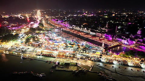 दीपोत्सव: 28 लाख दीयों से जगमग हुई अयोध्या
