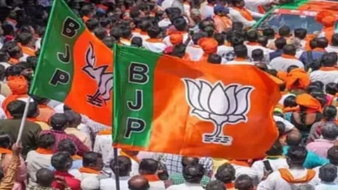झारखंड विधानसभा चुनाव से पहले BJP को लग रहा झटके पर झटका, लुईस मरांडी और कुणाल सारंगी समेत कई नेता JMM में शामिल