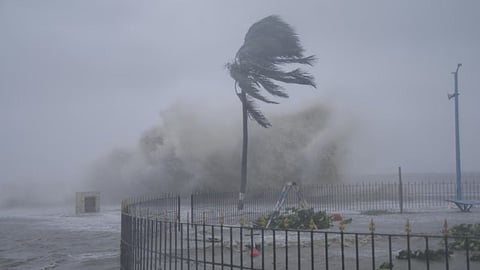 Cyclone Dana Alert: 3.5 लाख लोगों को सुरक्षित स्थान पर पहुंचाने का ऐलान, सीएम ममता बनर्जी लोगों से की ये खास अपील