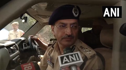 तस्वीर जम्मू एसएसपी जोगिन्दर सिंह की है