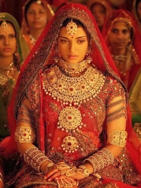 ऐश्वर्या राय बच्चन ने जोधा अकबर में पहने थे असली सोने के गहने, 200 कारीगरों ने किया था काम