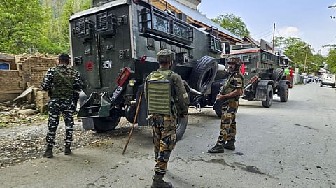 दक्षिण कश्मीर के आरीपाल में आतंकी हमला, एक जवान घायल; सर्च ऑपरेशन जारी