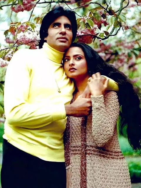 Which action of Rekha made Amitabh angry in the climax shot of Silsila know