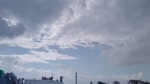 उमड़ते बादलों ने किसानों के माथे पर उकेरी चिंता की लकीरें