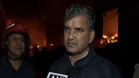 दिल्ली के अलीपुर में लगी आग पर मुख्य अग्निशमन अधिकारी
