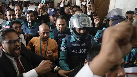 चिन्मय कृष्ण दास की जमानत के लिए बांग्लादेश में एक और याचिका दायर, एक दिन पहले कोर्ट ने सुनवाई से किया था इनकार