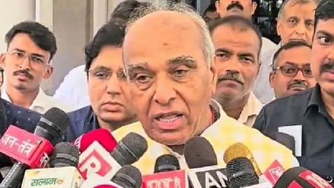 जगदंबिका पाल के एकतरफा फैसलों से नाराज हैं कई सांसद, विरोध में विपक्षी सदस्यों ने इस्तीफा देने का बनायी लिया मूड