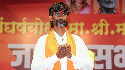 महाराष्ट्र चुनाव से यू-टर्न पर मनोज जरांगे ने दी सफाई, बोले- मराठा समुदाय को बचाने के लिए लिया ये निर्णय