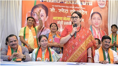 स्मृति ईरानी का हल्लाबोल, कहा- हिंदू और हिंदुस्तान जिनके दिल में हो वो कांग्रेस का दामन थाम ही नहीं सकते