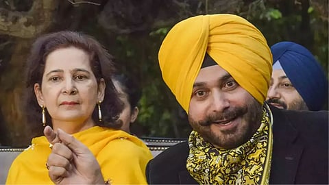 नवजोत सिंह सिद्धू की सलाह मानिए, स्टेज 4 का कैंसर ठीक हो जाएगा, उन्होंने अपनी पत्नी को राहत दी