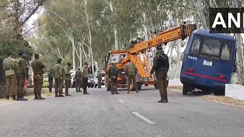 जम्मू-कश्मीर के उधमपुर में दो पुलिसकर्मी मृत पाए गए।