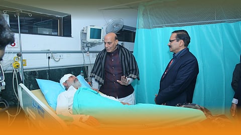RML हॉस्पिटल में सांसदों से मिलने पहुंचे राजनाथ सिंह, धक्का-मुक्की में घायल हुए हैं BJP सांसद, राहुल गांधी पर लगे हैं गंभीर आरोप