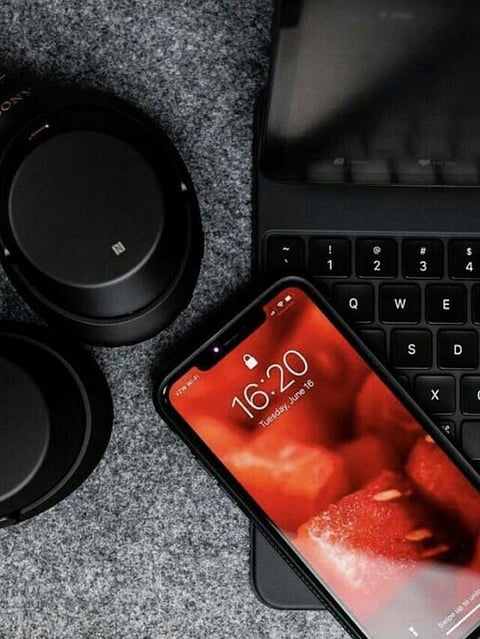 smartphone and laptop (5)