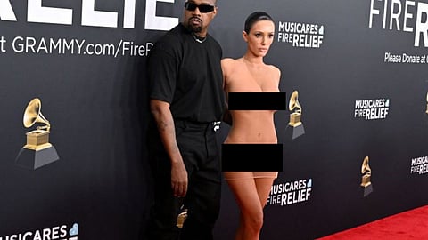 Bianca Censori posed with Transparent outfit