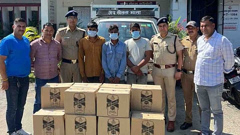 अवैध शराब के कारोबार से करोड़ों रुपये की कमाई कर रहे हैं बिहार-यूपी के तस्कर