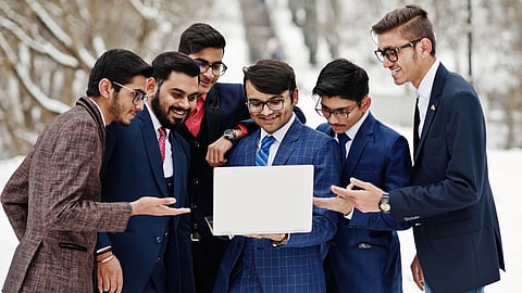 ह्यूमन रिर्सोसेज सर्विस प्रोवाइडर जीनियस कंसल्टेंट्स ने एक रिपोर्ट में इस बात का खुलासा किया है कि वित्त वर्ष 2025-26 के लिए 45 प्रतिशत कंपनियां अपने कंपनी में काम करने वाले टेंपररी एम्पॉयीस को परमनेंट पोस्ट पर हायर कर सकती है।