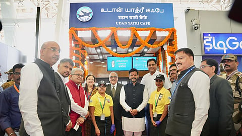 कोलकाता एयरपोर्ट पर इसकी सफल शुरूआत के बाद यात्रियों की भारी डिमांड पर इसे बाकी एयरपोर्ट पर भी शुरू किया जा रहा है। कोलकाता के बाद हम साउथ एंट्री पाइंट चेन्नई एयरपोर्ट पर उड़ान यात्री कैफे लेकर आए हैं।