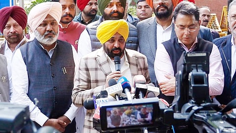 Aap Meeting : अपने विधायक गिन लो...दिल्ली में बैठक के बाद भगवंत सिंह मान की दहाड़, अमन अरोड़ा बोले- उनके MLA हमारे साथ