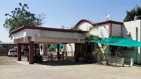 अपर्याप्त सुविधाओं के साथ चल रहे ग्रामीण अस्पताल।