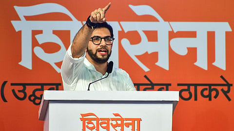 शिवसेना (यूबीटी) नेता आदित्य ठाकरे ने बुधवार को दावा किया कि महाराष्ट्र सरकार की प्रमुख लाडकी बहिन योजना “लगभग खत्म हो गई है” और सत्तारूढ़ सरकार लाखों महिलाओं को लाभार्थी सूची से हटाने की योजना बना रही है।