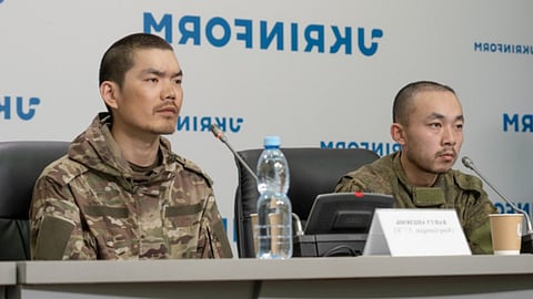 Russia-Ukraine War: रूस का साथ दे रहे चीनी सैनिकों की यूक्रेन में परेड, सैकड़ों सैनिक यूक्रेन के खिलाफ जंग में शामिल