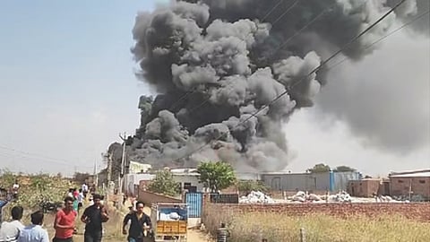 सुबह-सुबह भिवानी में मची अफरा-तफरी, हार्डवेयर शॉप के बेसमेंट में लगी आग ने उड़ाए होश