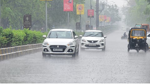 शाम को हुई झमाझम बारिश।