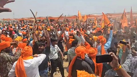 आगरा में करणी सेना का हंगामा