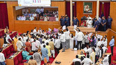 ओडिशा विधानसभा में रात भर हंगामा होता रहा। सुबह दो विध्यक पास किए गए