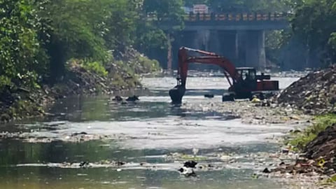 नाग नदी सुरक्षा दीवार का कार्य अधूरा