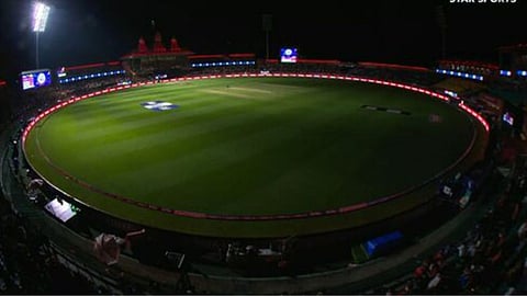 धर्मशाला में ब्लैकआउट, IPL का मैच रूका... खिलाड़ी और अंपायर ने छोड़ा मैदान; मुकाबला हुआ रद्द