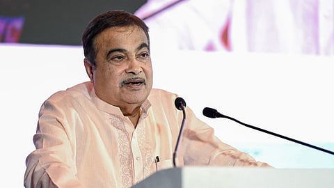 केंद्रीय मंत्री नितिन गडकरी ने गरीबों और अमीरों को लेकर बड़ा बयान दिया है। उन्होंने कहा है कि बढ़ती गरीबी चिंता का विषय हैं। साथ ही उन्होंने ये भी कहा है कि रोड डेवलपमेंट के लिए पैसे की कोई कमी नहीं है।