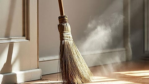 दूसरों से ये 5 चीजें लेने की गलती कतई न करें, लग जाएगी किस्मत को पनौती