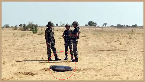 जोरदार धमाका, फिर घना धुआं... जैसलमेर में संदिग्ध प्रोजेक्टाइल को किया गया डिफ्यूज, देखें VIDEO