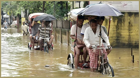 भारी बारिश से असम के कई हिस्सों में मची तबाही, भूस्खलन में पांच लोगों की मौत