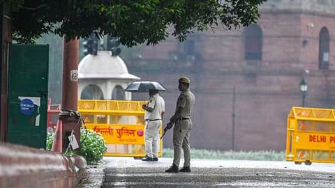 बढ़ते तापमान से दिल्ली वालों को मिली राहत, कई हिस्सों में हुई बारिश; जानें IMD की भविष्यवाणी