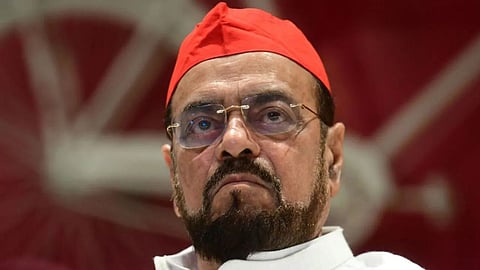 महाराष्ट्र इकाई के समाजवादी पार्टी के प्रमुख नेता अबू आजमी ने आज मुंबई मस्जिद फेडरेशन के शिष्टमंडल के साथ मुंबई पुलिस आयुक्त देवेन भारती को ज्ञापन सौंपा।