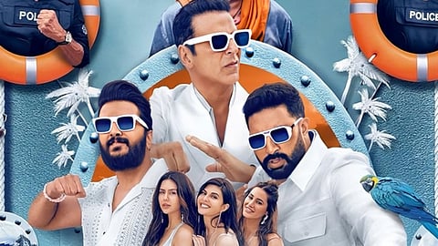 अक्षय कुमार की कॉमेडी का जादू बरकरार, पहले दिन पछाड़ दी हाउसफुल 4 और स्काई फोर्स