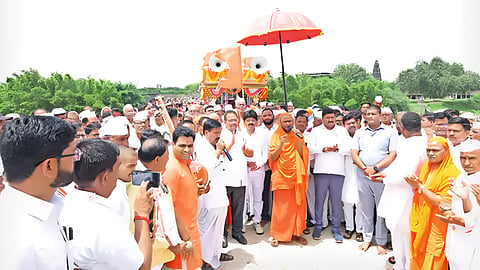 पंढरी की वारी जीवन के दुख दूर करती है