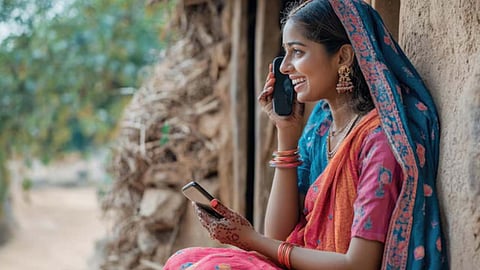 भारत में डिजिटल असमानता: 32% महिलाएं अब भी दूसरों के मोबाइल पर निर्भर