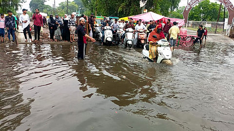 दिल्ली में टूटेगा 16 साल का रिकॉर्ड, मानसून ने फिर पकड़ी रफ्तार, IMD ने जारी किया भारी बारिश का अलर्ट