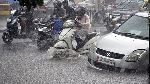 मौसम विभाग ने अगले 24 घंटों के लिए मौसम नाजुक बताया है। इसके साथ ही आने वाले 24 घंटों के लिए इन जिलों में ऑरेंज अलर्ट घोषित कर दिया है।