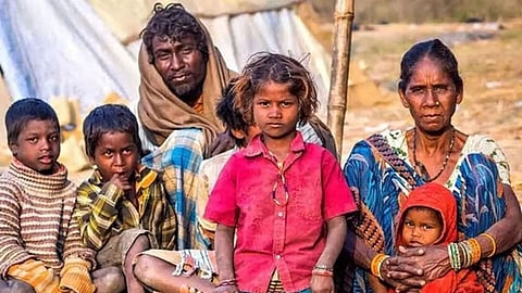 वर्ल्ड बैंक एक रिपोर्ट के अनुसार ये जानकारी मिल रही है कि पिछले 1 दशक में भारत में गरीबी के आंकड़ों में कमी आयी हैं। ताजा आंकड़ों के अनुसार, साल 2024 तक भारत में तकरीबन 5.44 लोग ऐसे हैं, जो हर दिन 3 डॉलर से भी कम खर्च में जीवन जी रहे हैं।