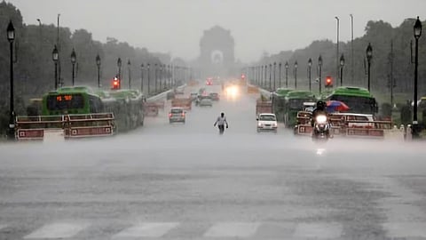 उत्तर भारत में मौसम ने ली करवट, झारखंड में मानसून की एंट्री, दिल्ली में जारी हुआ बारिश का येलो अलर्ट