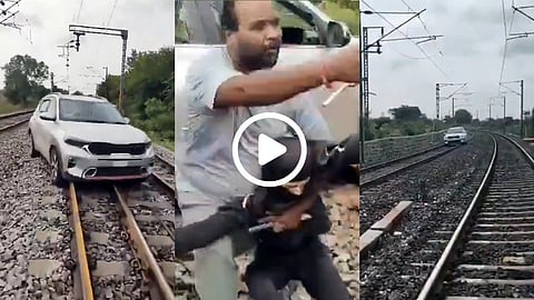 रेलवे ट्रैक पर महिला ने दौड़ाई कार, लोगों ने पकड़ा तो निकाला चाकू, देखें- VIDEO
