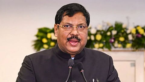 सीजेआई ने अपने पूर्व संस्थान ‘चिकित्सक समूह शिरोडकर स्कूल' की कक्षाओं का दौरा किया और अपने पुराने सहपाठियों के साथ बातचीत की। इस दौरान उन्होंने कई मुद्दों पर बात की।